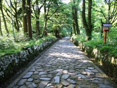 石畳の大神神社奥宮への参道