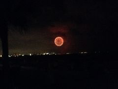 この日のお目当て、天下のJAL主催の日本一早い花火！琉球海炎祭とやらが宜野湾で開催。

だけど、北谷からも観れます！！しかも無料で（笑）