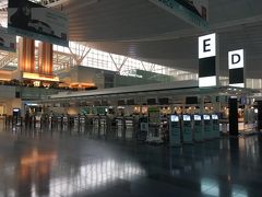 本日始発で羽田空港国際線に行ったところ、ANAのカウンターがまだオープンしてなくてびっくり！JALはフルオープンでした