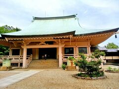 国内外から観光客が訪れるスポット「豪徳寺」
招き猫発祥の地ともいわれています。

こちらでは願掛けに、招き猫を頂戴するのですが…