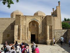 1930年代まで砂に埋もれていたマゴキ・アッタリ・モスク。仏教寺院、ゾロアスター教寺院を経て12世紀にイスラム教のモスクとして再建されたとのことです。