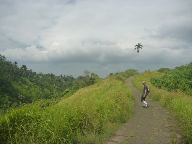 トレッキング開始。人気NO.1の散歩コース。