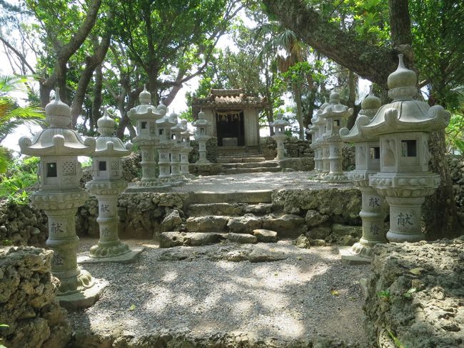 沖縄らしい霊廟です。
