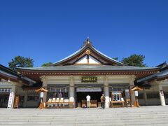 城内の敷地にある護国神社に寄り参拝をしました。戦争で戦没された方々や原爆で犠牲になられた方々をお祀りしている神社です。