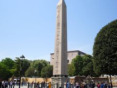 ブルーモスク隣の広場に立っているオベリスク。
こんな大きなモノをエジプトから持ち帰ってきたとか。