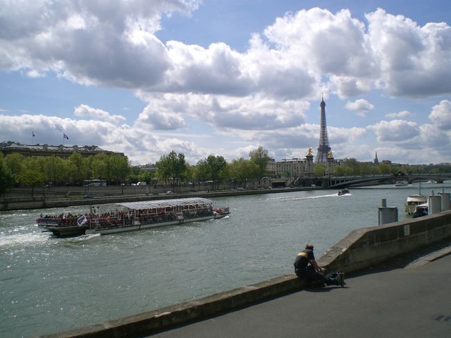 今朝はセーヌ川の向う、オルセー美術館に行きます。