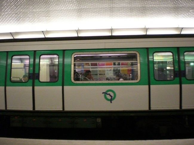 メトロは汚かったですが、便利でした。治安は良いとは言えないですね。