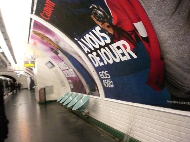 ホテル近くの駅です。実は徒歩５分圏内に二つの駅があって、使い分けていました。