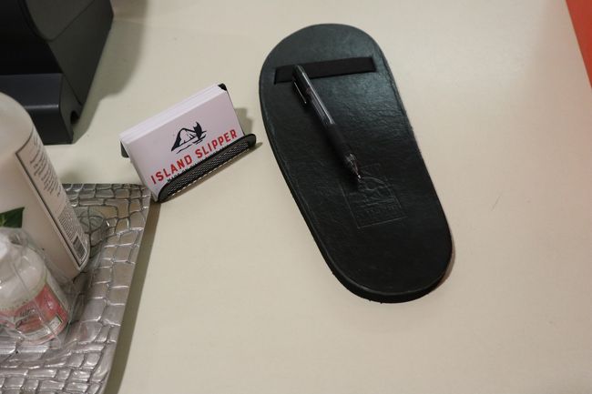 バインダーもサンダルでした。