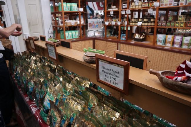 試食のナッツ。