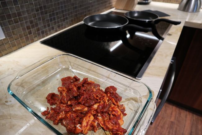 部屋に戻り、昨日買ったプルコギを焼きます。