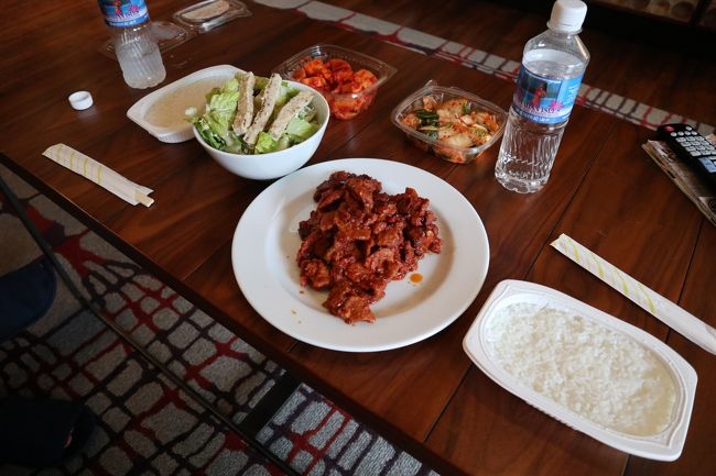 サラダ、キムチ、カクテキとプルコギ。<br />メッチャ美味しかった。