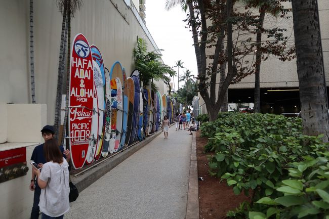 ワイキキに戻ってもまだ明るい。