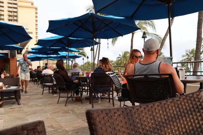 オープンエアのお店。