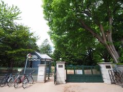 9時開園に合わせて北海道大学植物園に来ました。
ホテルから徒歩10分程。
入場料は大人1名、420円。