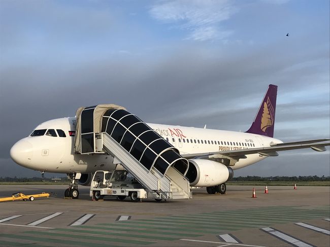 朝一でホテルを後にして空港へ。ドライバーはもちろんベンさん。<br />昨日から大活躍です。<br /><br />ちなみに国内線はラウンジなくてセキュリティー抜けるといきなりゲート・・・<br />まあ待ち時間少ないからいいんだけどね。