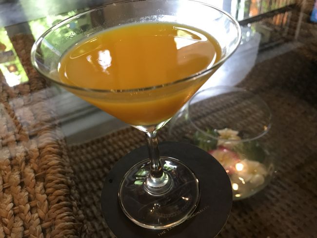 ちなみに空港からホテルまでは５ドルできました。<br />感じのいい若いドライバーで安心。<br /><br />ウェルカムドリンクとか頂いちゃって優雅に部屋の準備待ち(^ ^)