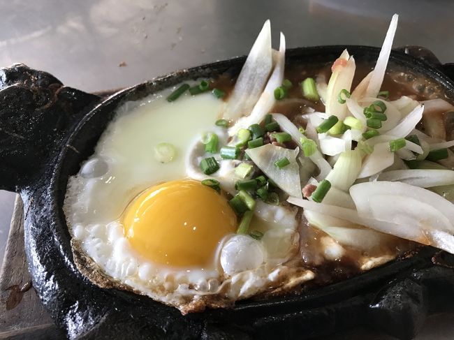 ということでお腹が空いてきて朝ごはんへ。<br />Yi Yiでバイコーゴットとオレンジジュース（3ドル←恐らく本当は2ドルちょいのハズ）。<br /><br />ちなみにこれ、見た目以上にボリュームないです。<br />パンかライスが選べますが、ジモティーはみんなライスでした。<br />わかってるんだろうね、そのへん。