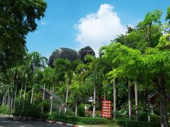 エラワンミュージアム到着。
うっは、本当にでかい！