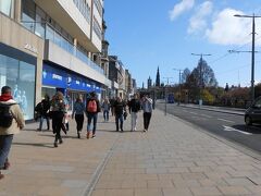 Princes Street
バスの乗ってる20～30分があっという間に思えるほど、見える景色が
素晴らしすぎて見開いた目と開いた口が塞がりませんでした（笑）