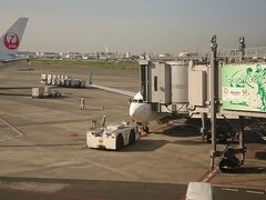 シンガポールへは関西空港から向かうので、羽田ー関空の航空券は別に購入しました。朝7時頃の便で関空へ。