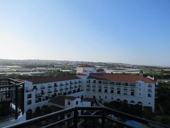 ５月２５日午前７時。
ホテル日航アリビラのお部屋のラナイからの定点写真も今日でおしまい。