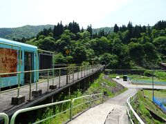 越前下山駅に到着。ここで下車したのは自分一人でした。
駅舎もない無人駅。
