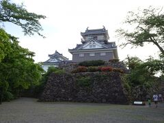 越前大野城の天守閣（1968年に再建されたもの）。
ちょうど閉館時刻だったため入城はできませんでした。