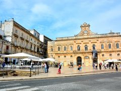 Piazza della Liberta(リベルタ広場）オストゥーニの旧市街と新市街の間

