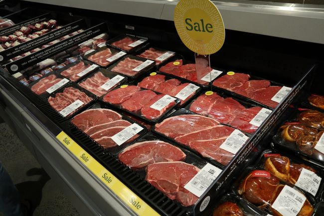 サーロインも８ドル。400グラム以上はあるのに安いです。