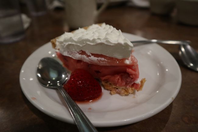 デザートのパイまでついていました。<br />食べきれないので持ち帰りました。