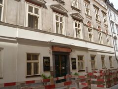 ウィーンで泊まったホテル グラフ シュタディオン (Hotel Graf Stadion)、玄関前が工事中でした。