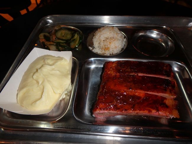 ハイこれ大失敗‼︎<br />ほんと後悔してますディナーここにしたこと。<br />囚人飯？<br /><br />まずね、オープンしたてだったからか、激混みのうえスタッフが全然足りてない！<br />バーカウンターでビール頼むのも一苦労…。<br />お洒落な雰囲気なんてまるでなかったよ…。