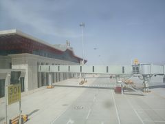 敦煌空港に到着
ん～、暑そう！