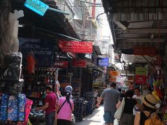 バンコクの中華街は、小さい店がいーっぱい並んでて、ごちゃごちゃしてる。
雑貨屋さんだらけ。
サンフランシスコの中華街より大きいんじゃないかなぁ？