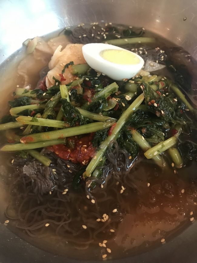 最終日は早朝5時には起きて、6時前にチェックアウト。<br />空港まではリムジンバスで。<br />7時前にチェックイン。<br />空港内のフードコートで最後の食事。<br />大好きな冷麺を食べて、静岡に帰りました。<br /><br />わたしの旅行は大体1人なので、また友人と旅行に行きたいです。( ^ω^ )