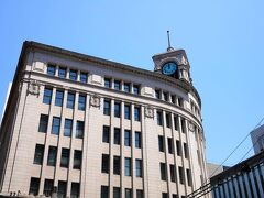 いいですねぇ～。
和光の前を通ると銀座に来た！って感じます！