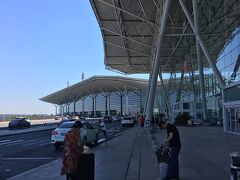 　わずかな天津観光をすませて，空港に向かいました。