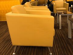 安定のKALラウンジから旅がスタート。
今回9,000円でチケットを取ったため、国内旅行よりぜんぜん安上がりです。飛行時間も1時間半と短く、ちょっとそこまで行ってきますーというノリ。1泊2日です。