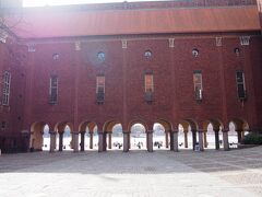 ＜ストックホルム　市庁舎＞
http://www.stockholm.se/OmStockholm/Stadshuset/
途中、迷いながら、市長舎を目指します！
市庁舎の外装はベネチアのドゥカーレ宮殿を意識して作られたそうです。