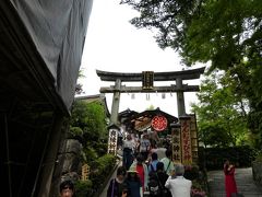 縁結びの地主神社
沢山の若者が向かう中、おばちゃんたちはスルー。