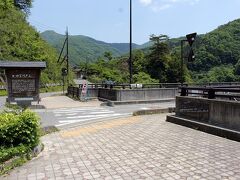 渋滞もなく、四万川ダムまでびゅーんとやってきました。