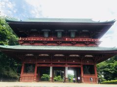 まずは大門へ

中を通って反対側が正面です

なかなか立派な門です

昔の人は何を思いながらここを通って高野山に入ったのでしょうか