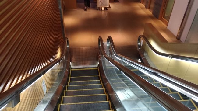 このエスカレーターにはいつもドキドキ(笑)