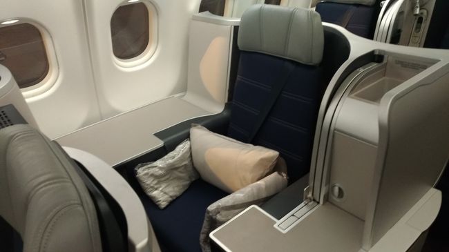 座席はおひとりさまの４K<br />両側にテーブルがあり個室感もあり最高です