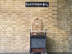 キングスクロス駅のPLATFORM 9 3/4 （9と4分の3番線）