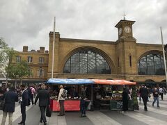 キングスクロス駅
重厚な建物。何とも言えない色合いです。