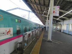 宇都宮で５分停車して、東京を８分後に出発したはやぶさ55号仙台行きに抜かれます。