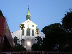 長崎といえば世界新世界三大夜景の１つ（ちなみに世界三大夜景といえば、ナポリ・香港・函館で、世界新三大夜景に選ばれた香港・モナコ・長崎だそうです）
長崎の夜景で有名な稲佐山山頂展望台へ行くには、循環バスやロープウェイを乗り継いで行くかオプションバスツアーに参加するなどの方法があります
ですが、今回は色々なホームページを調べてタクシーをチャーターすることにしました
事前に個人タクシーの方と電話で話をしたところ、今の時季なら夜景は19：30-21：00位が良いとのこと。おすすめに従うことにしました
