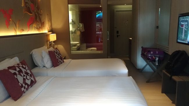 お部屋は１Fのプールアクセスルームに５泊します。<br />部屋は狭いです